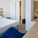 Revotel Centre Gare Et Congres 2*