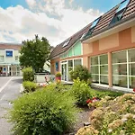 Revotel Centre Gare Et Congres 2*