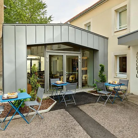 Revotel Centre Gare Et Congres Hotell 2*