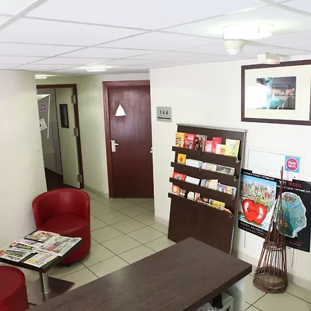 Revotel Centre Gare Et Congres 2*