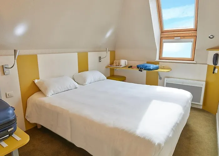 Revotel Centre Gare Et Congres Отель