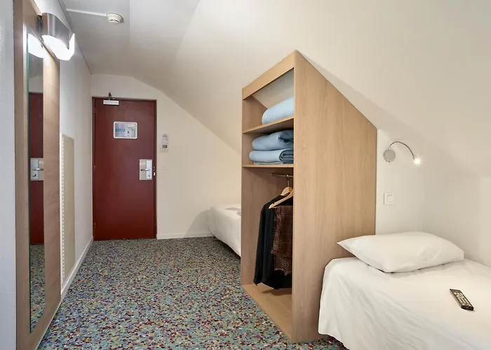 Revotel Centre Gare Et Congres Hotel 2*