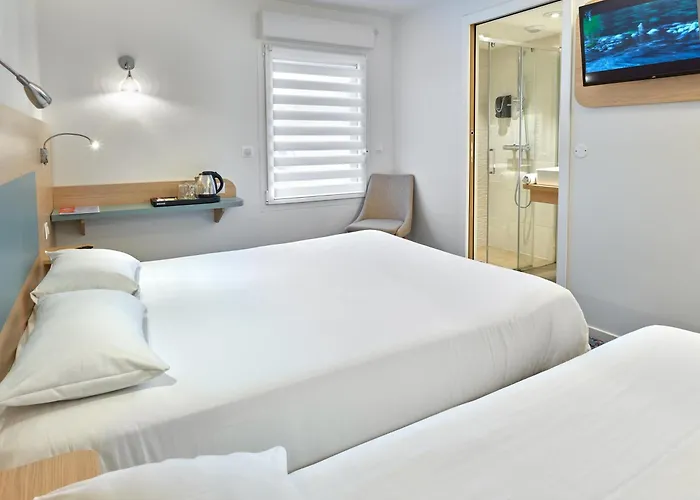 Revotel Centre Gare Et Congres 2*