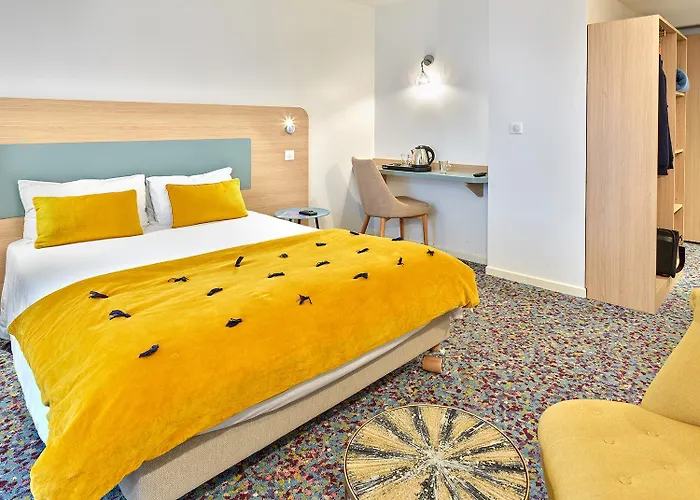 Revotel Centre Gare Et Congres 2*