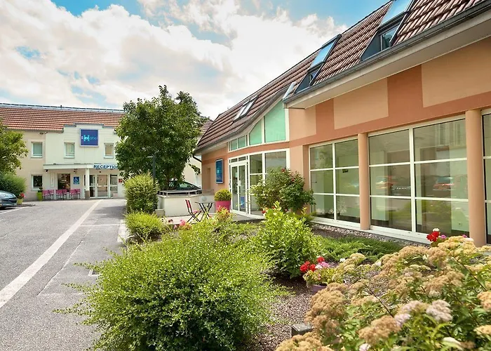 Revotel Centre Gare Et Congres 2*