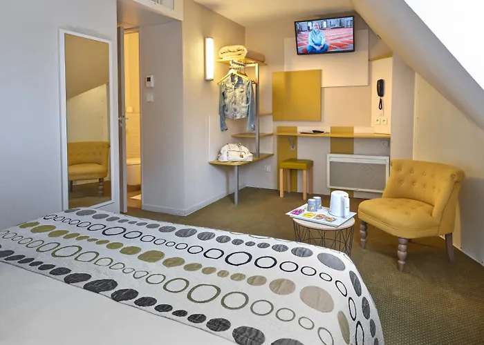 Revotel Centre Gare Et Congres Hotel 2*