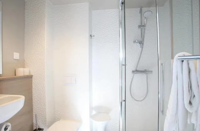 Revotel Centre Gare Et Congres Hotel